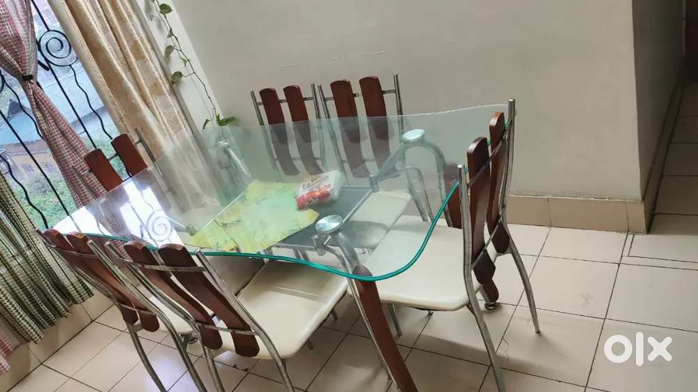 Dining table in very good condition