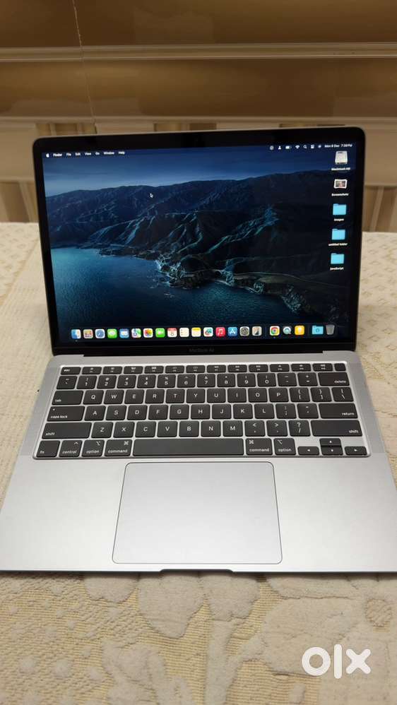 MacBook Air 2020 – i3  8GB RAM  2TB SSD  Excellent Condition