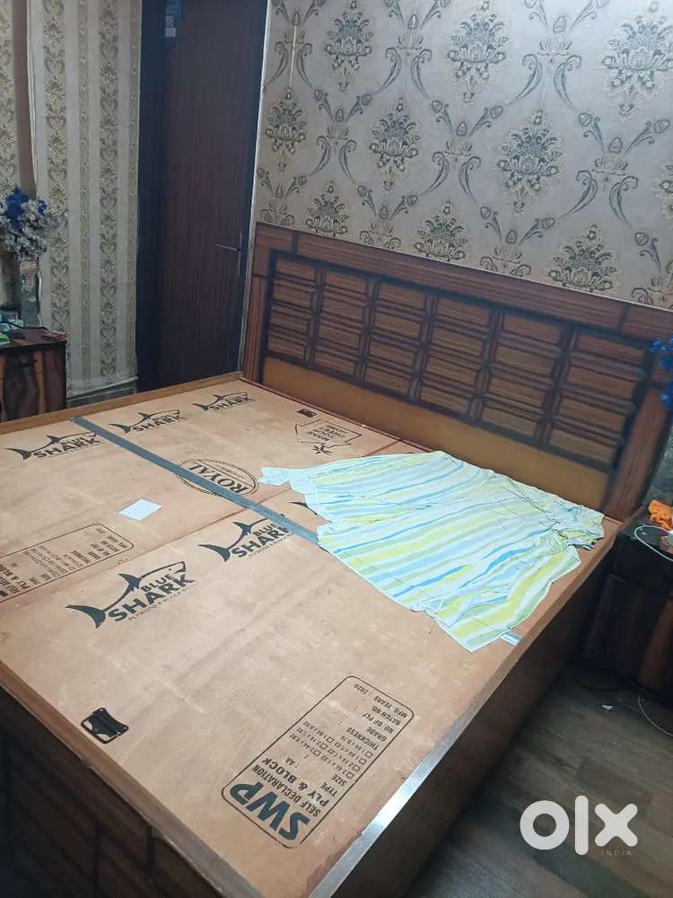 1 double box bed without mattress, 2 side table, 1 front table