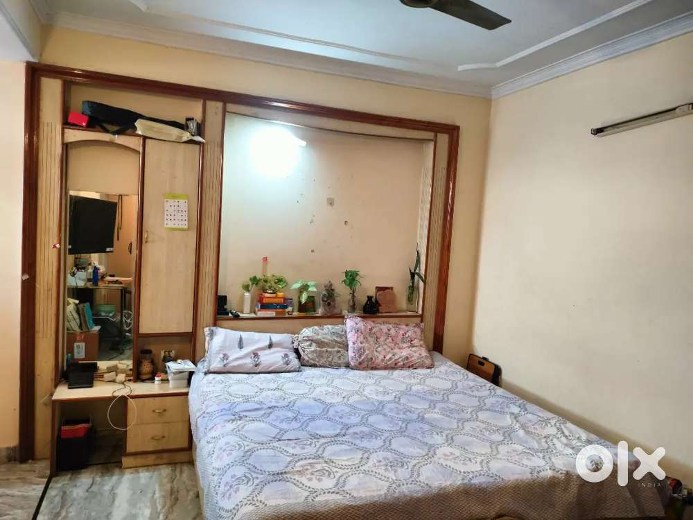 1 room available in preoccupied 2 bhk