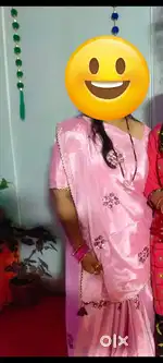 साडि ही ओर उसका कलर पिकं हे