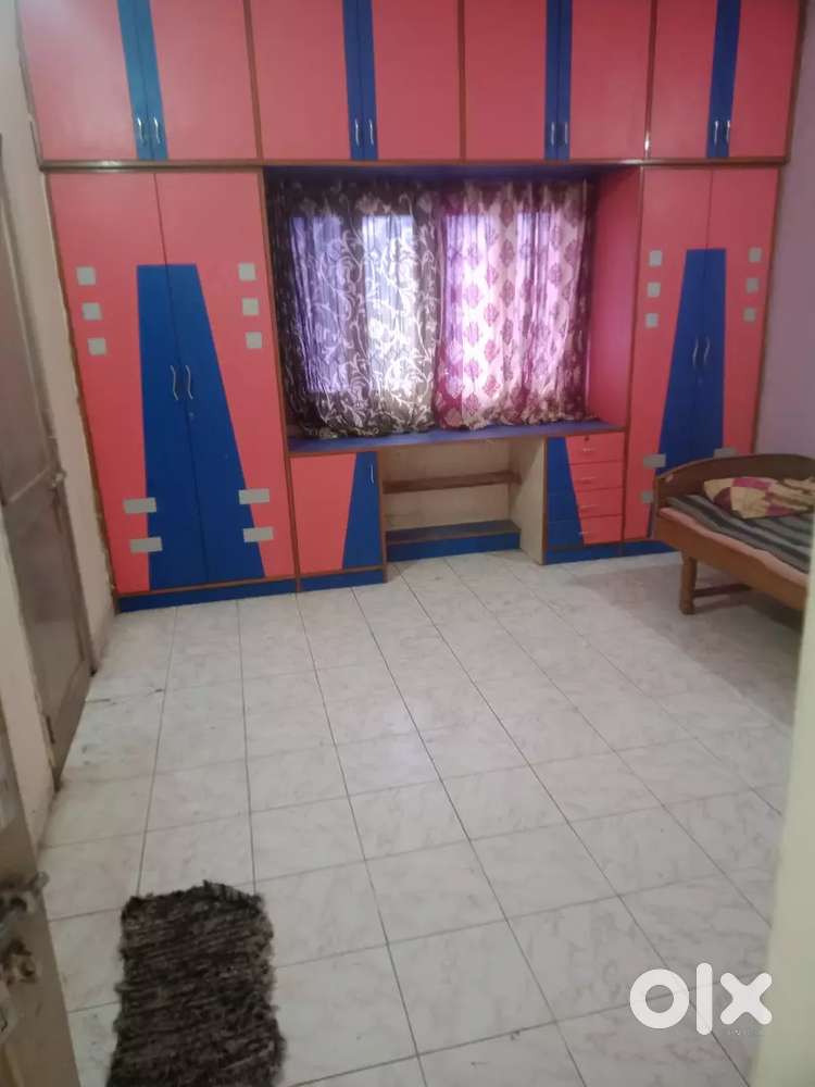 1 ROOM-KITCHEN available Now
