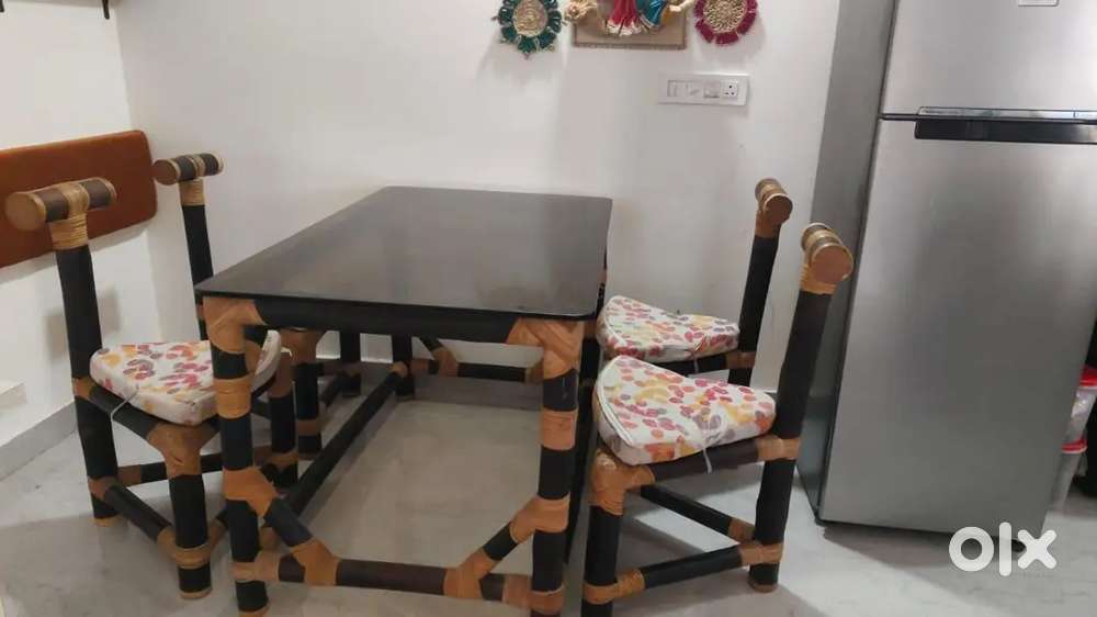 Stylish 4-Seater Dining Table with Glass Top & Cushioned Chairs