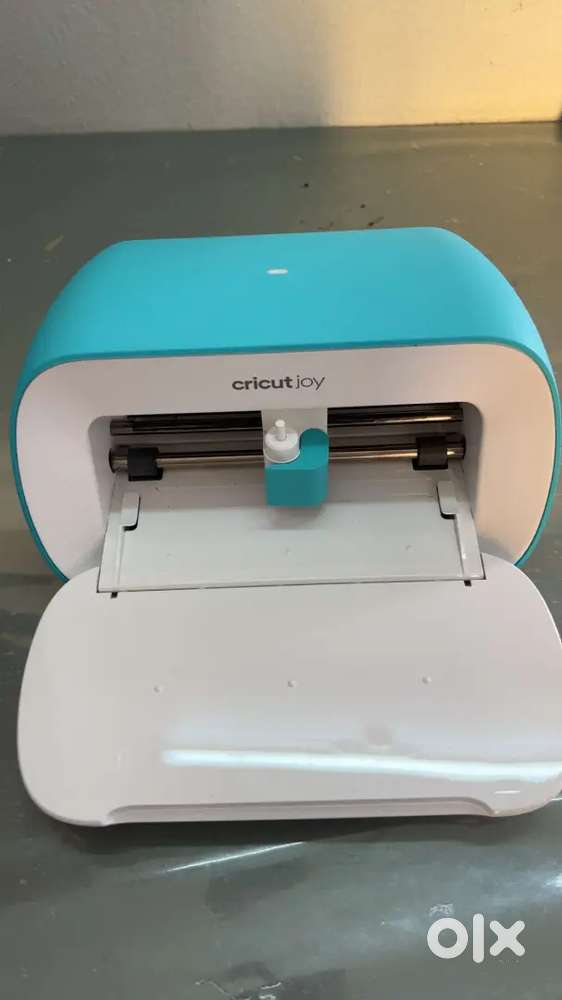 Cricut sticker cutting machine