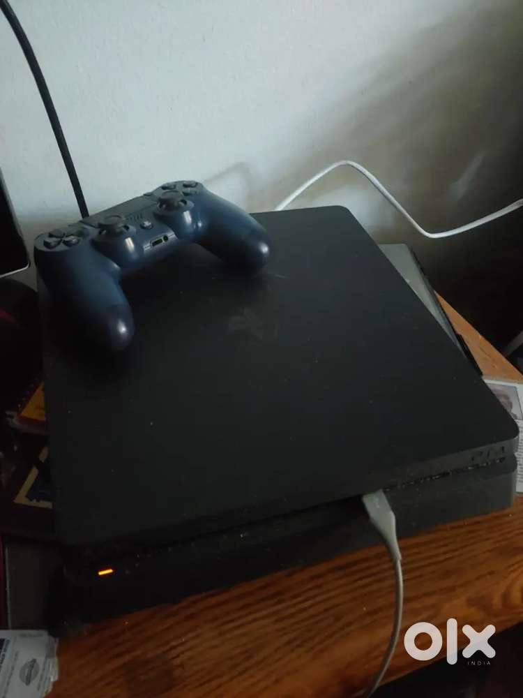 PS4 slim 1TB good working condition