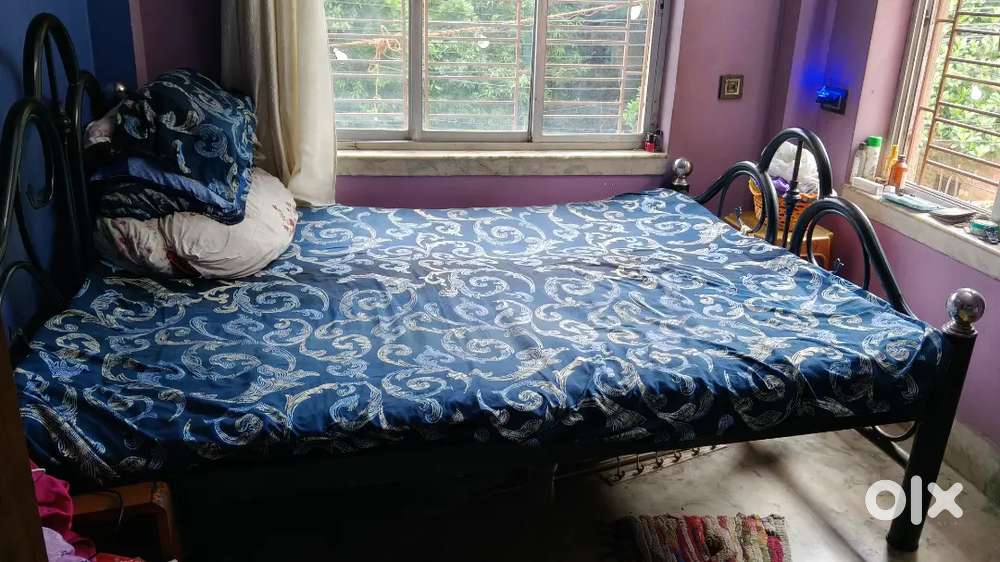 rod iron bed with mattress