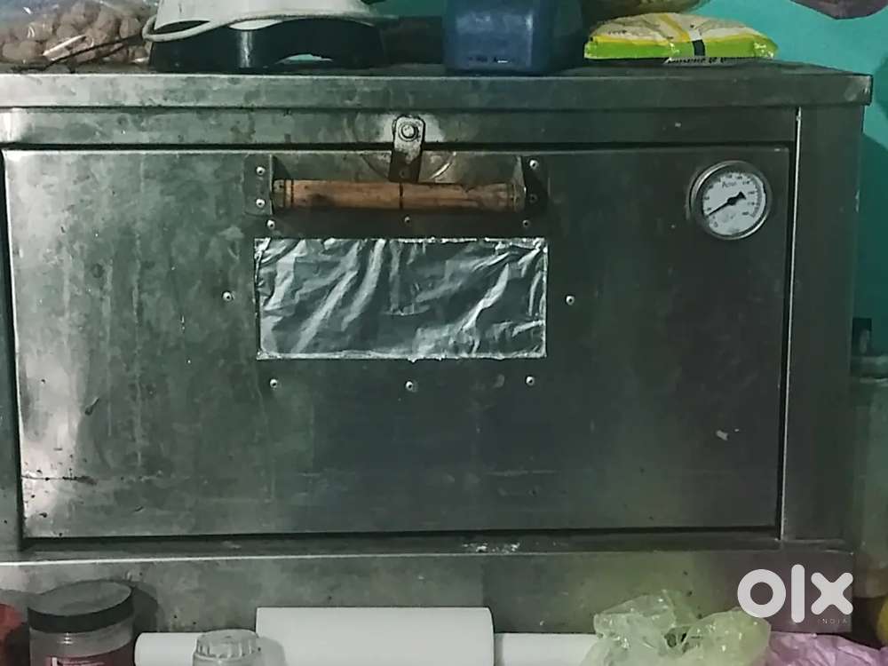 Pizza maker machine
