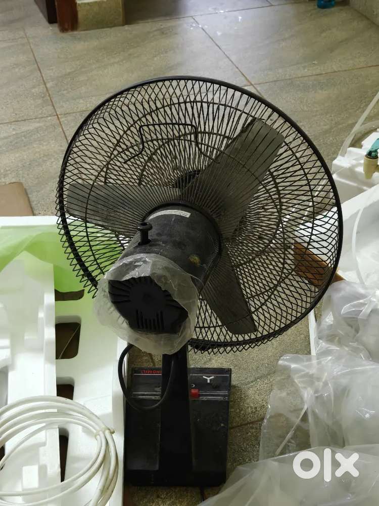 Crompton wind mill table fan