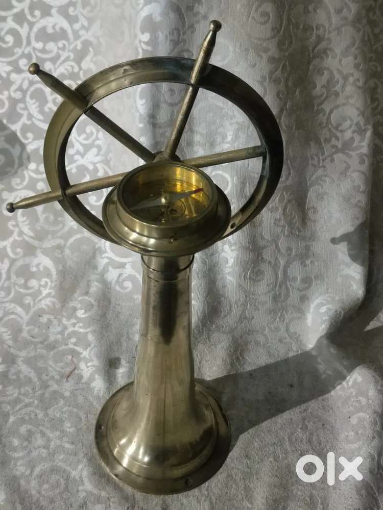 Antique pure brass solid heavy compass cum table top
