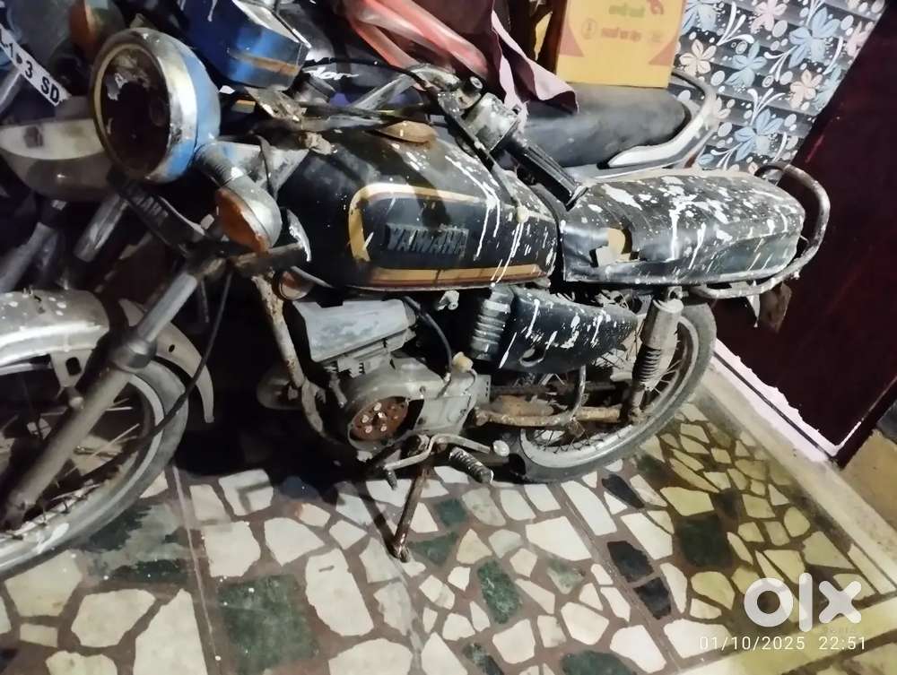 Selling bike 30000k only all ok bs khdi hui thi jbse hee