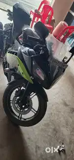 Yamaha r15 v2