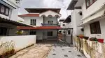 1600 sq ft old house in 4.2 cents land for sale in Vazhakkala