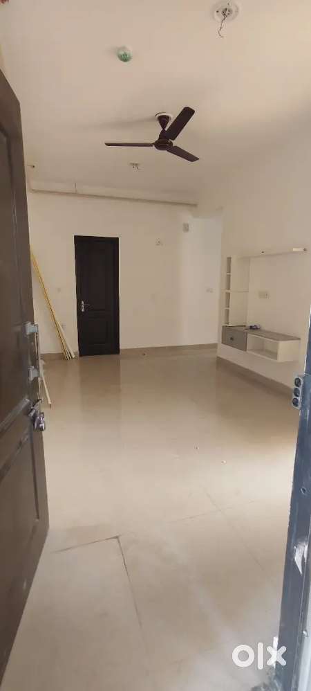2bhk semi furnished flat available for rent in supertech Eco 3