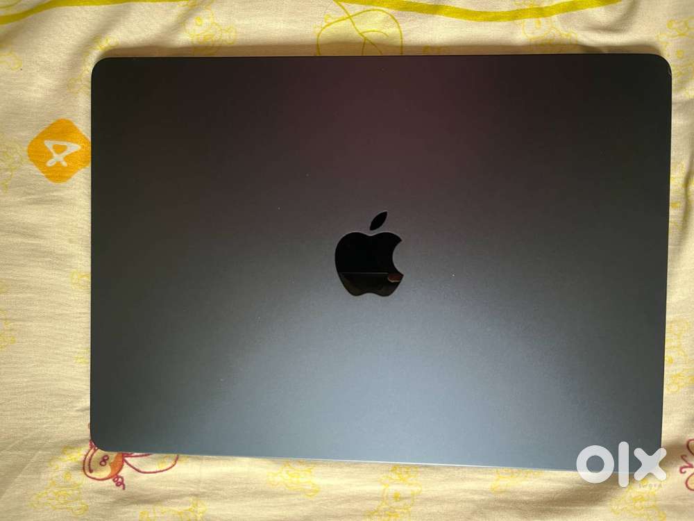 MacBook Air M2 (2022) – 8GB  256GB  6 Months Apple Care+.