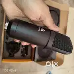 Microphone for podcast with box