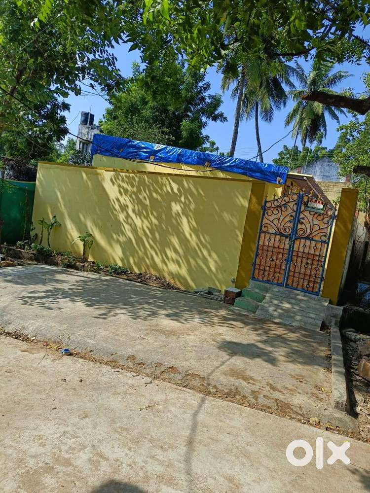 Ready to Movie in 2 BHK semi-furnished flat for sale