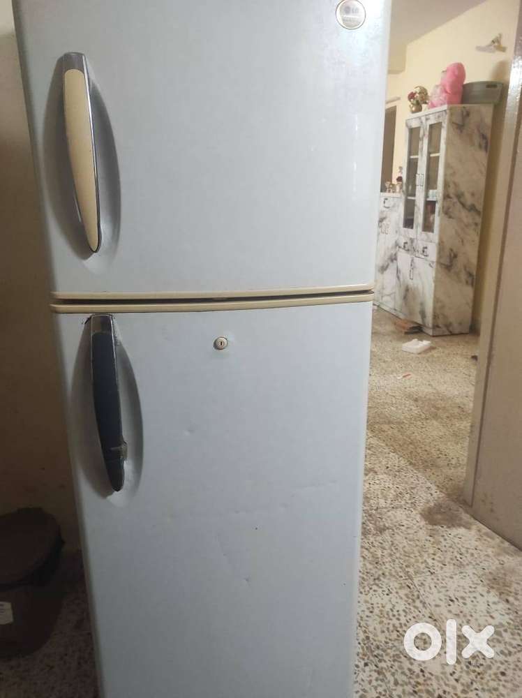 LG Double Door Fridge for Sale – Great Condition!