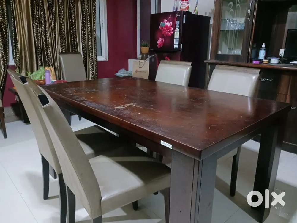 6 seater Godrej dining table