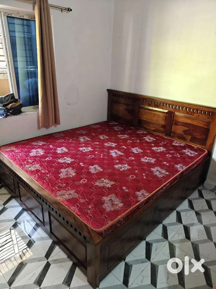 King Size Mattress 72*78 red colour