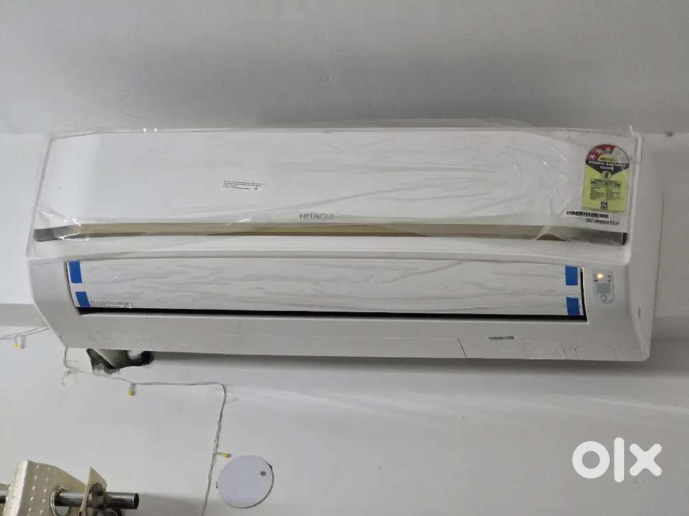 6 month old HITACHI SPLIT AC