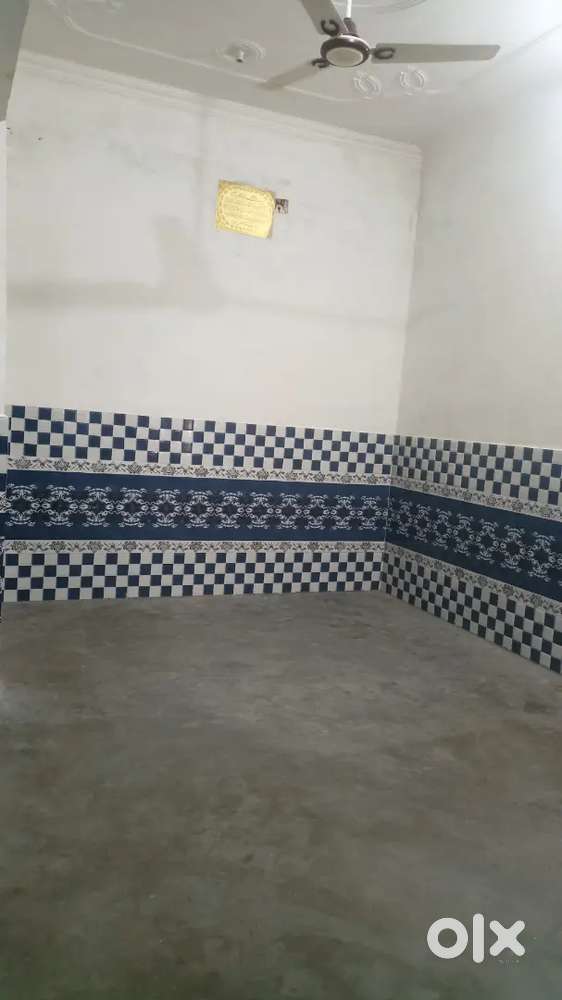 2 room set for rent in ward no 4 near convent school Rajouri