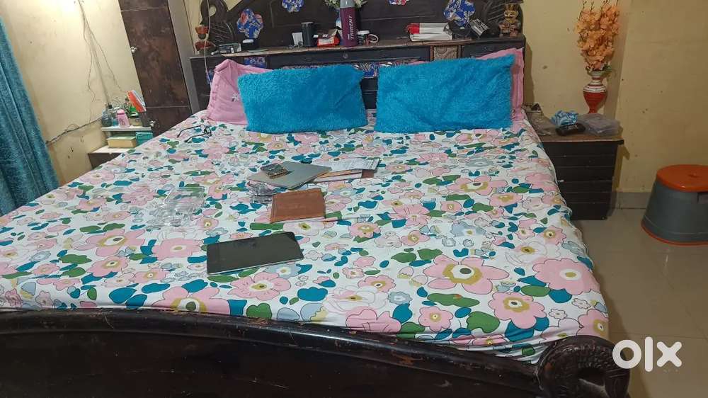 King size Bed