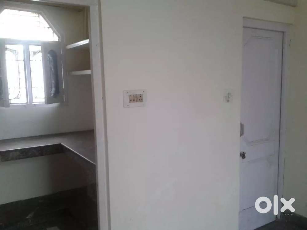 2 room available on rent