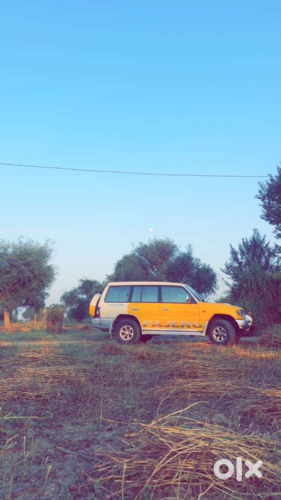 Mitsubishi Pajero MH passing VIP nO