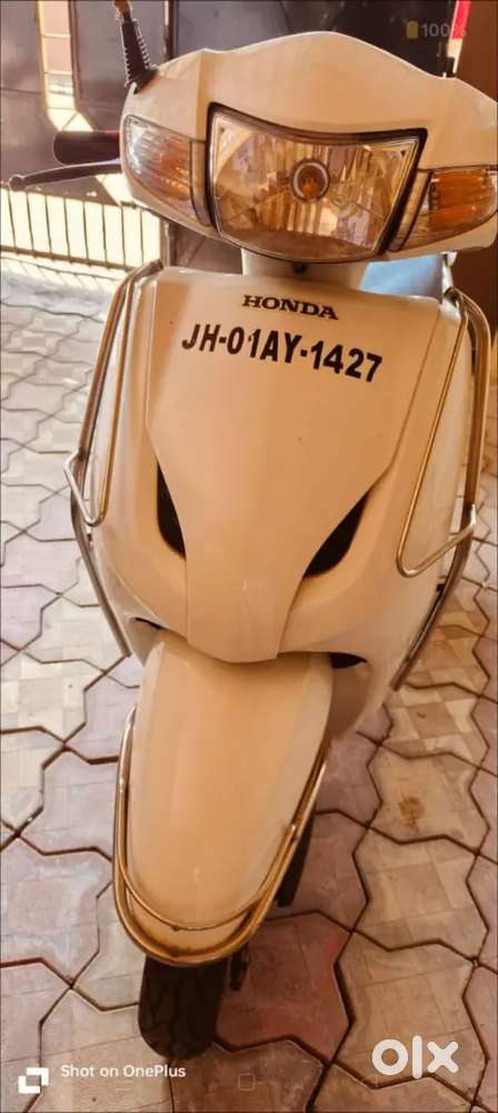 Well maintained single hand driven activa