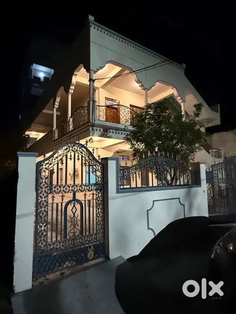 House for sale 400sq yards