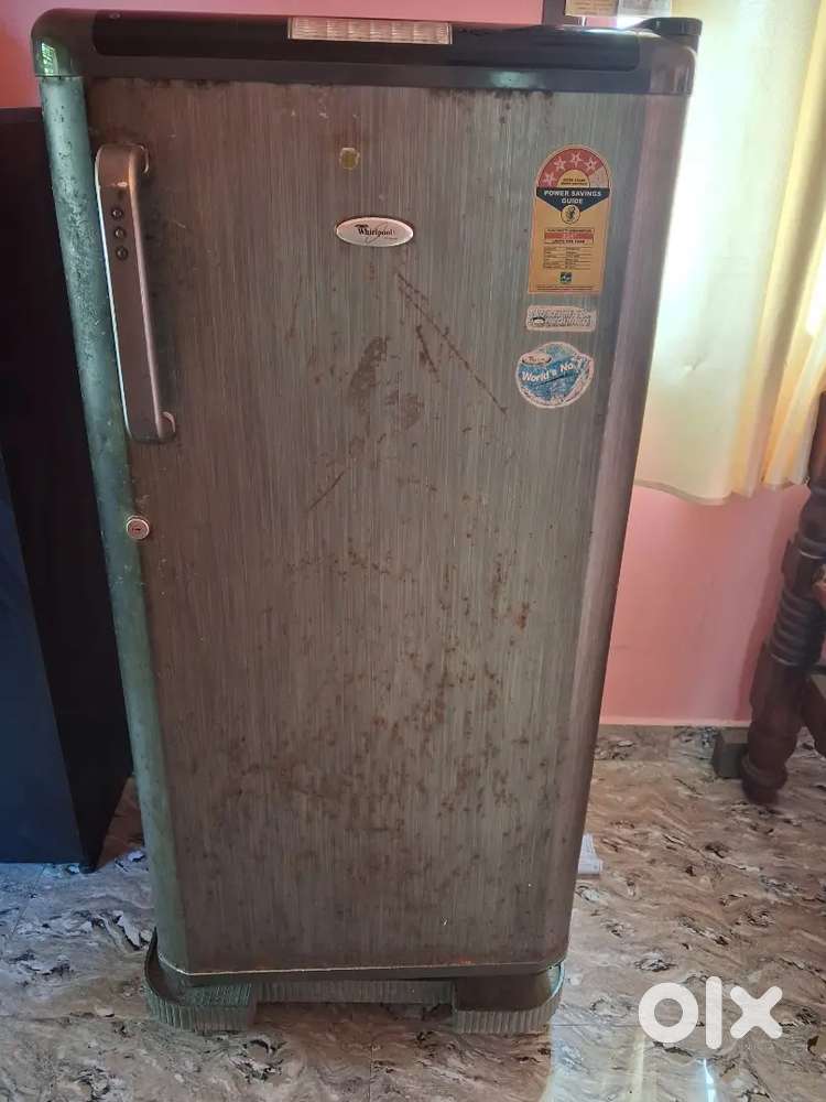 Whirlpool company fridge 200 litre very good working condition