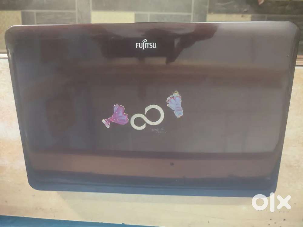 Fujitsu i3 2nd gen 
4 gb ram 
500 gb hdd 
With WiFi