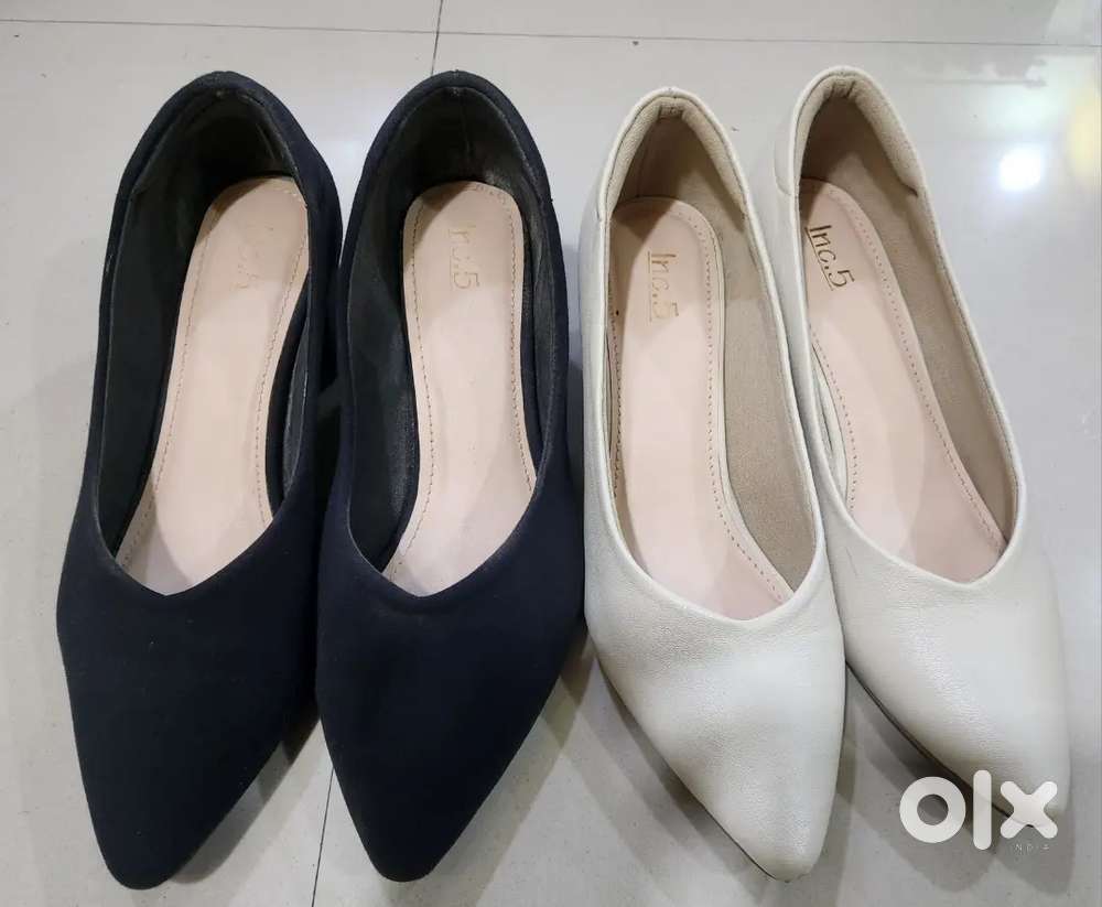 Selling Inc.5 brand professional heels(White & Black pair)