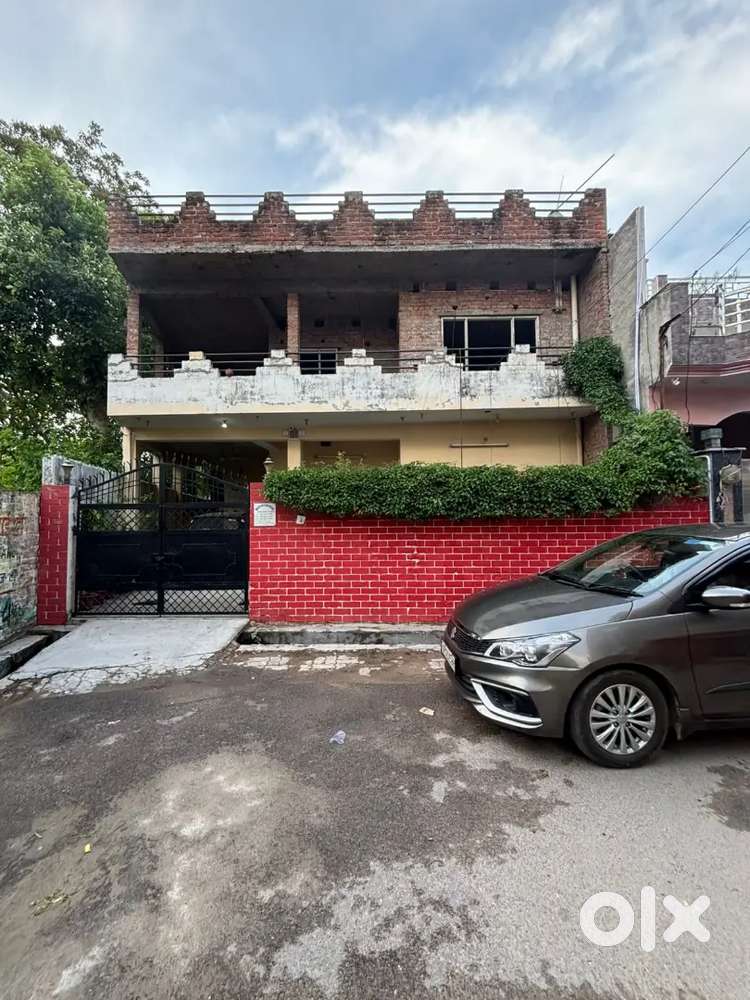 2100 sqftBig house in posh area at main road near puraniya