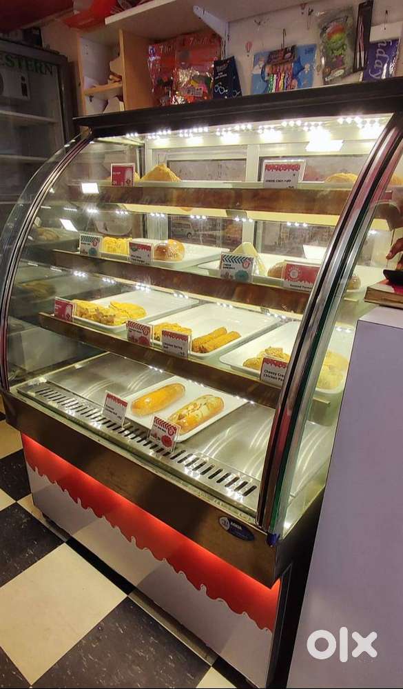 CAKE DISPLAY COUNTER