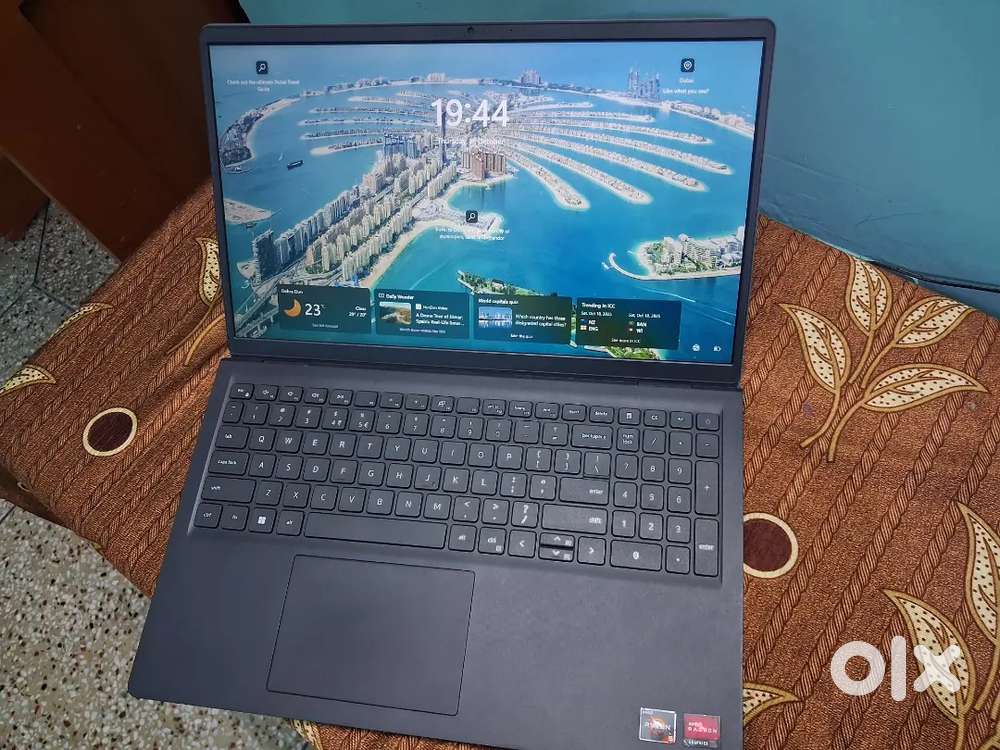 Dell laptop inspiration  16 ryzen 5 with amd graphic card and skin