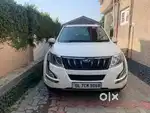 Mahindra xuv 500 w10