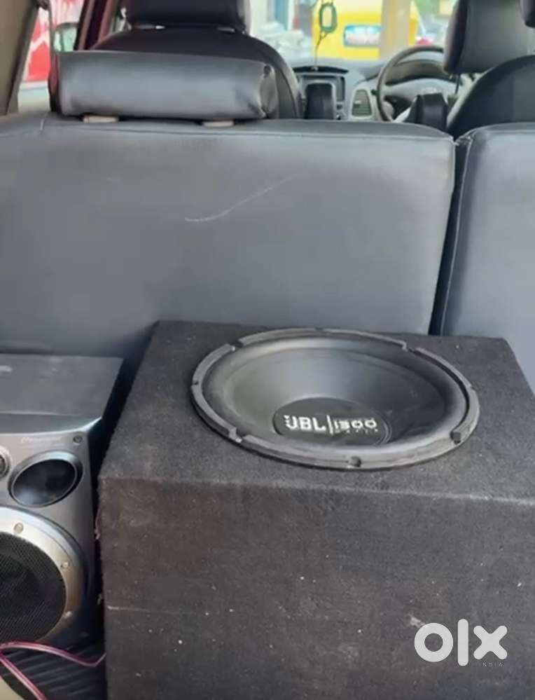JBL 1300 watt subwoofer with box.