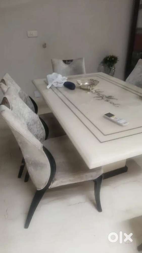 6 chairs of dining table. No table,only chairs.