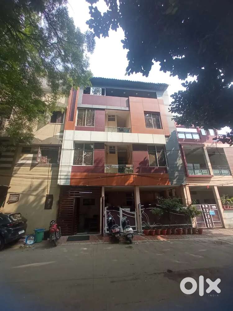 Hostel for girls with food