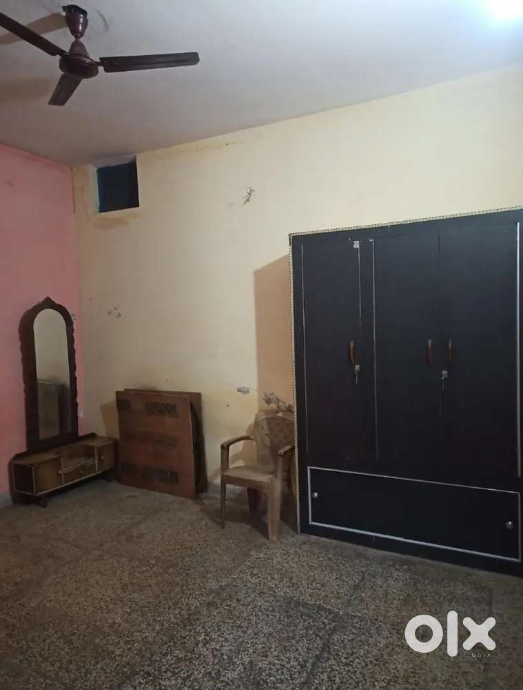 One room set for rent l