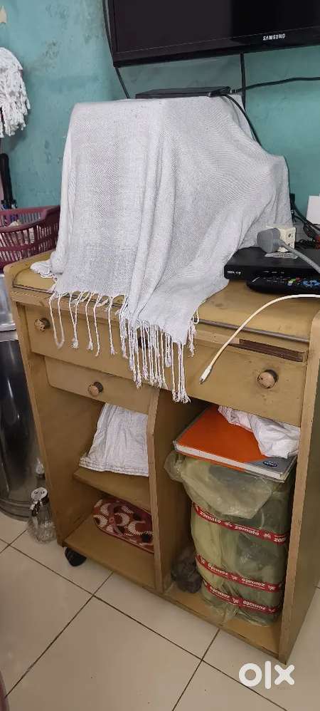 Computer table