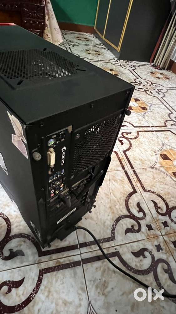 Gaming comp available in good condition
