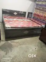 Brand new king size bed without storage in wholesale price mattress av