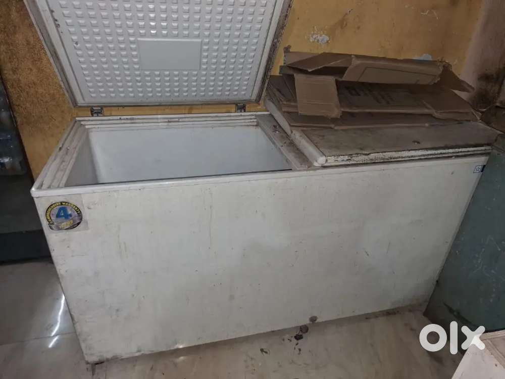 Blue Star 500 litre deep freeze 4 year old