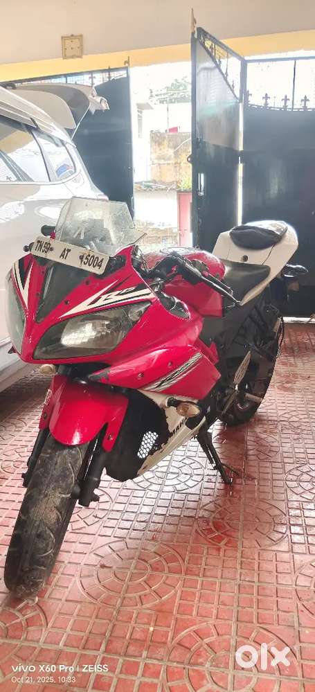 Yamaha R15, V2,  Single Handed
