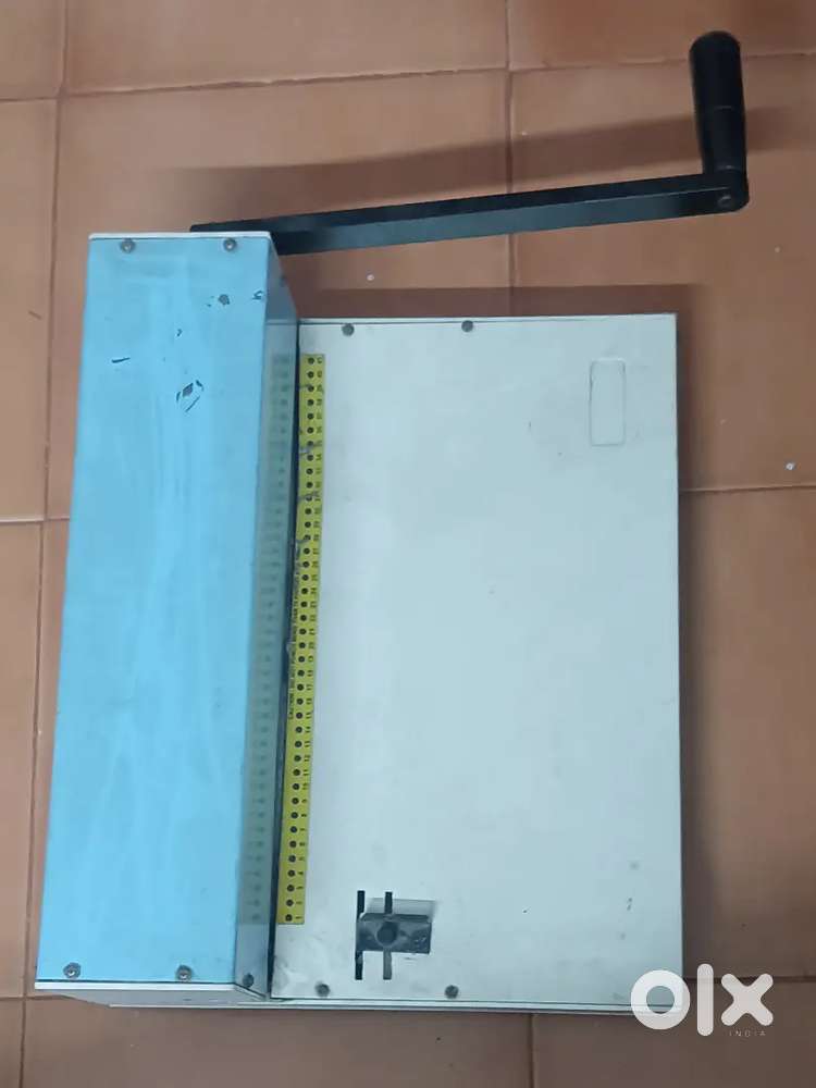 Spiral binding machine