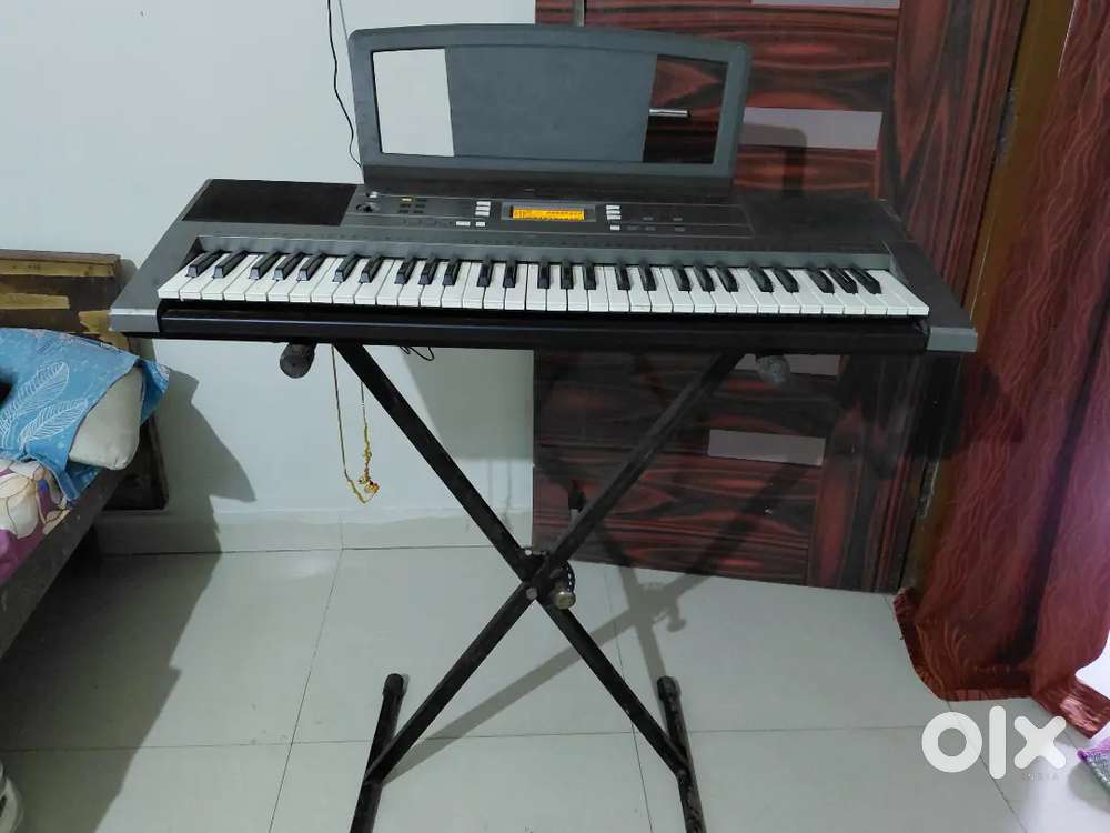 Yamaha PSR-E353, 61 Keys Portable Keyboard with Adaptor, Grey