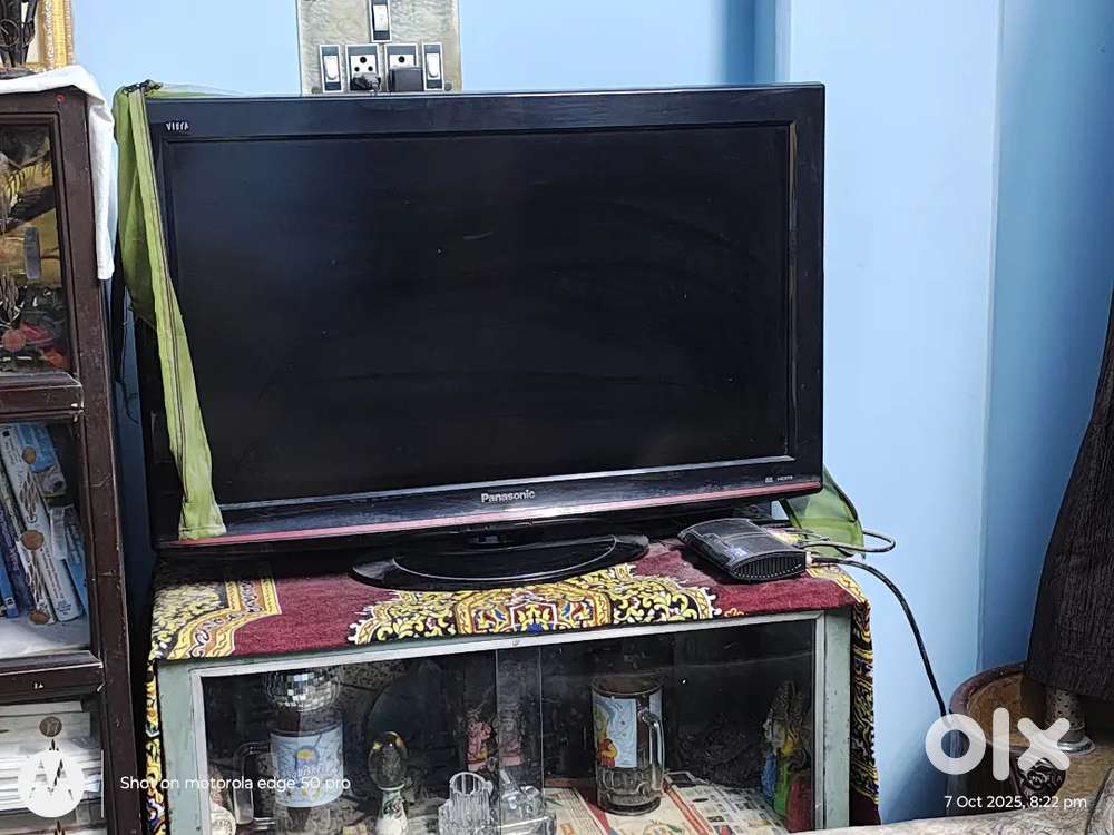 EXCELLENT QUALITY PANASONIC LCD TV 32 INCH WITH HDMI AND SD CARD