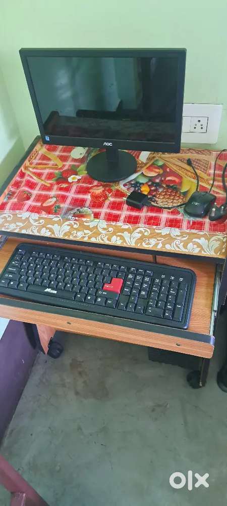 Computer sell with Computer table